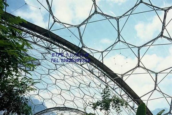 《建筑钢结构焊接技术规程》(JGJ81-2002)规定，钢结构焊缝质量等级分为3级