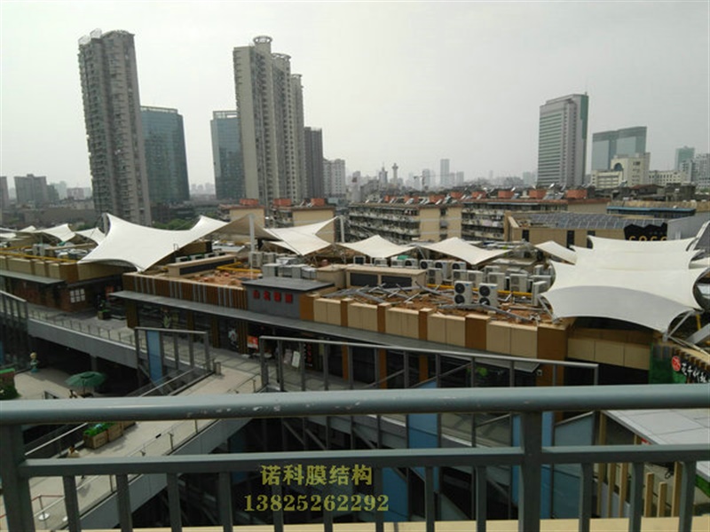常见膜结构车棚造型及其特点：